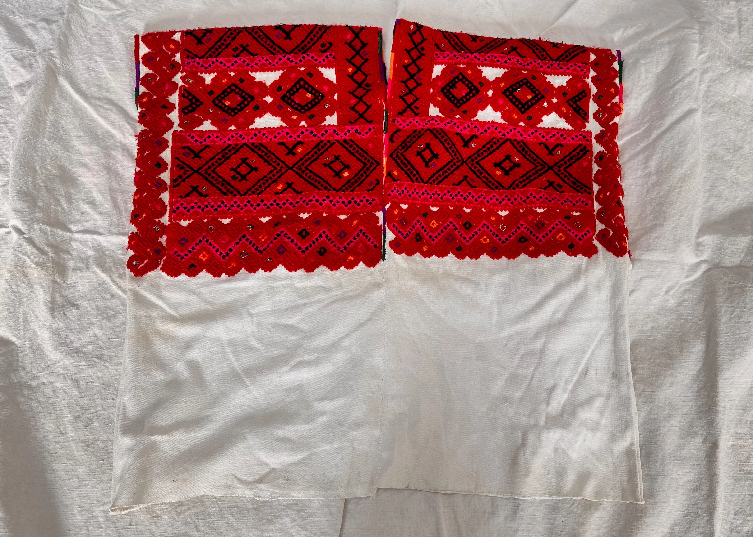 Tenejapa Blouse. Huipil. Hand-Embroidered. 0770