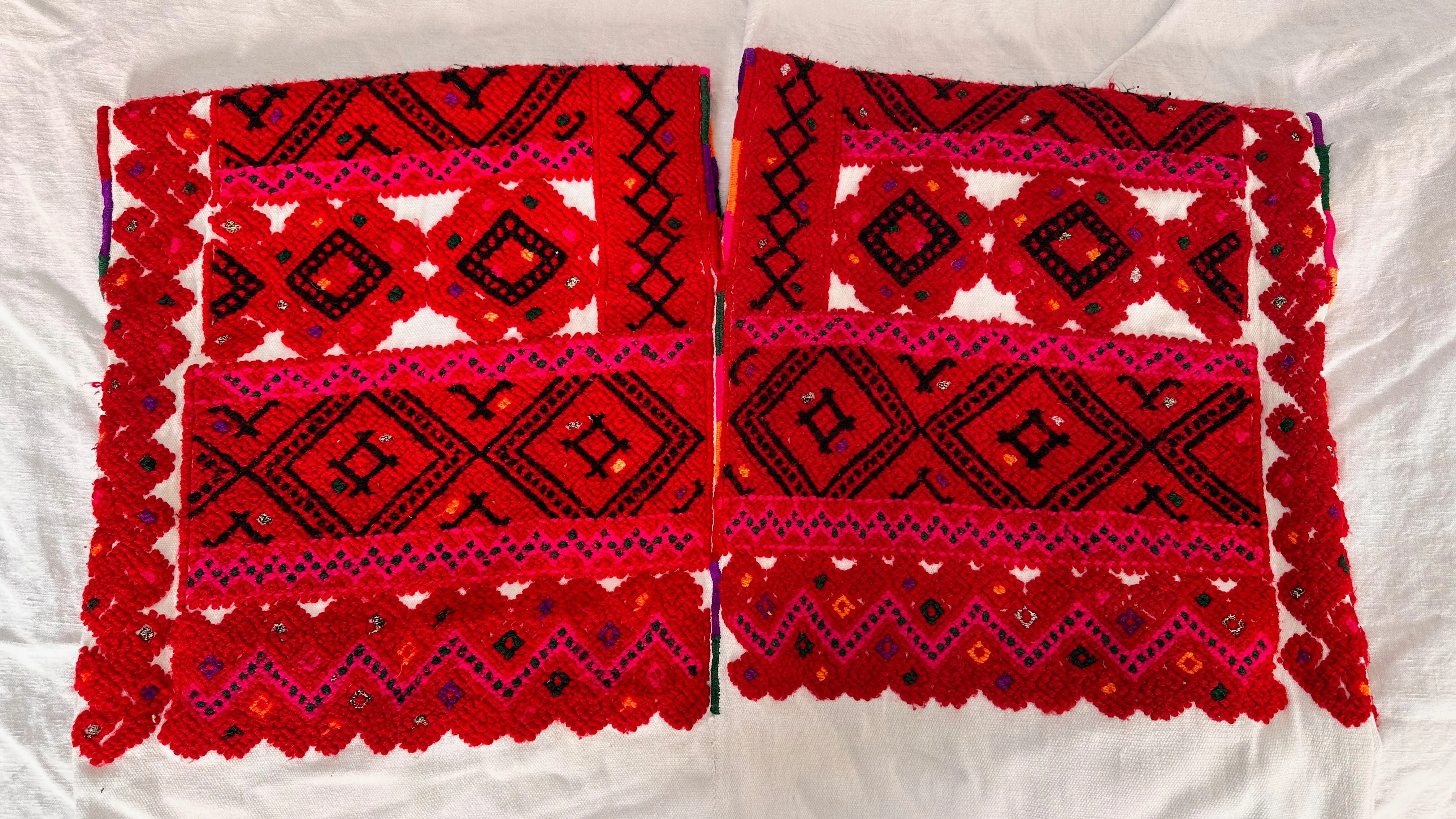 Tenejapa Blouse. Huipil. Hand-Embroidered. 0770